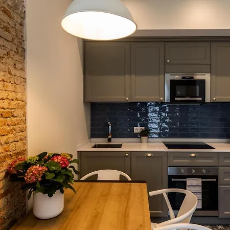 Apartamentos El Patio - Modernos Con Vistas En Plaza Mayor * Caces