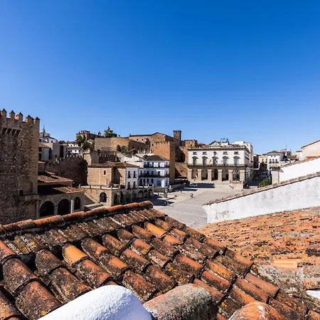 Apartamentos El Patio - Modernos Con Vistas En Plaza Mayor Caces