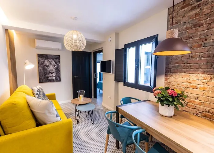 Apartmán Modernos Con Vistas En Plaza Mayor - El Patio Caces